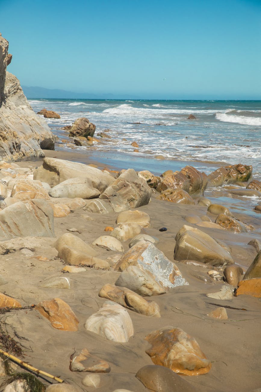 Scenic view of a rocky beach in Santa Barbara, California, showcasing the natural coastal beauty.