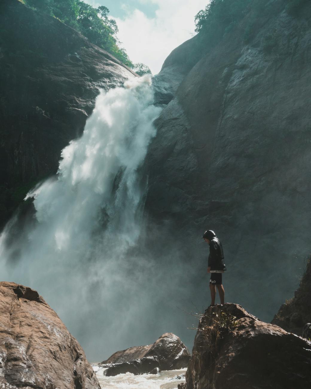 A man standing near a breathtaking waterfall in Badulla, Sri Lanka, showcasing nature’s beauty and adventure. A man standing near a breathtaking waterfall in Badulla, Sri Lanka, showcasing nature’s beauty and adventure.